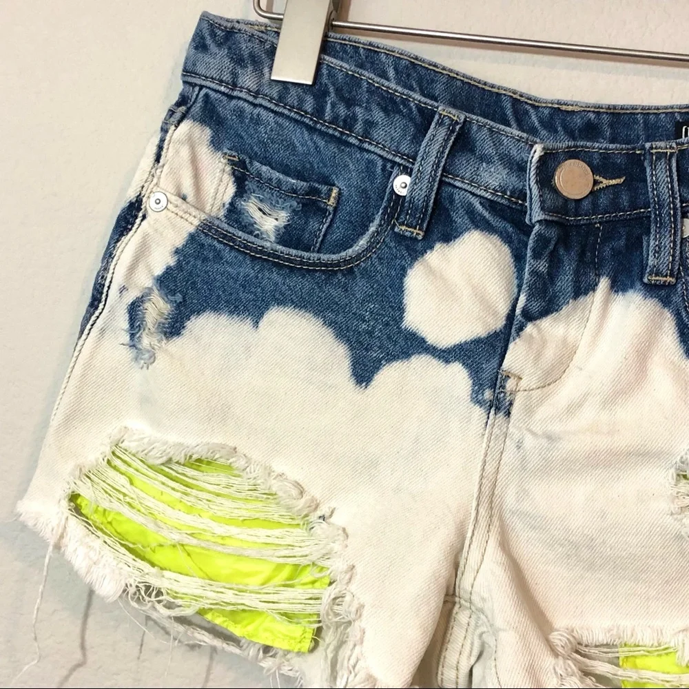 \Blank NYC\• The Essex Classic Cutoff Shorts